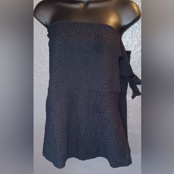 Off the Shoulder Black Eyelet Halter Top 22/24 - Picture 1 of 6